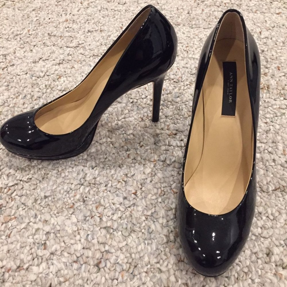 Ann Taylor Patent Leather Platform Pumps size 6